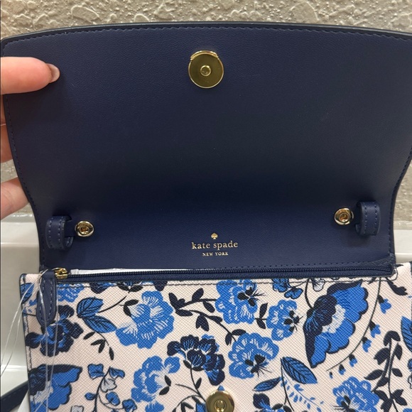 Kate Spade Wallet Crossbody Vase Floral Print Blue and White w/ Removable strap - Picture 4 of 9
